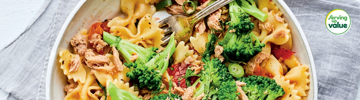 Warm tuna and broccoli pasta salad