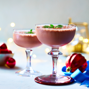 Mistletoe martini in two martini glasses